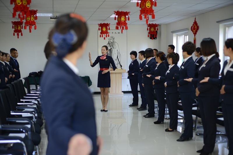 4.物业公司发展第二批礼节培训.JPG
