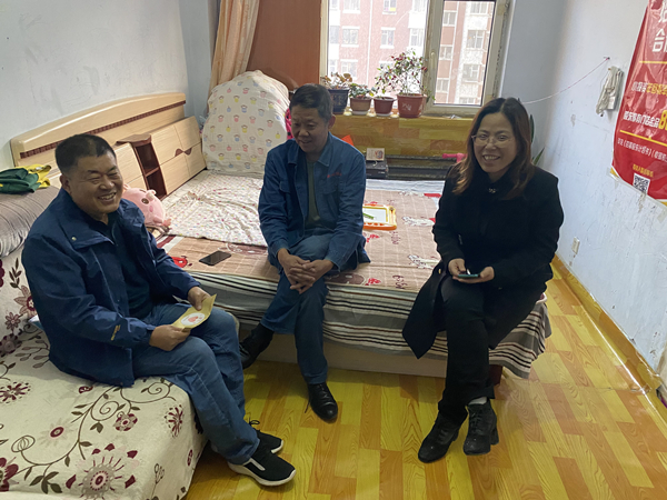 22.新城总公司辅导慰问生病员工及眷属_副本.jpg