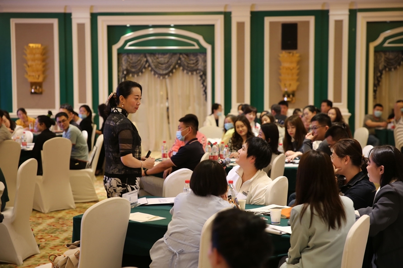 19.培训营内学怨佚在与教员互动互换.jpg