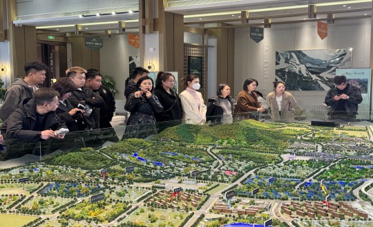 1.南山温泉城项目置业照拂为渠路经纪人解说项目价值点_副本.jpg