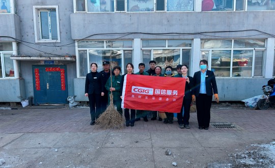 20.物业总公司敦化项目组织员工到无物业幼区算帐越冬垃圾_副本.jpg