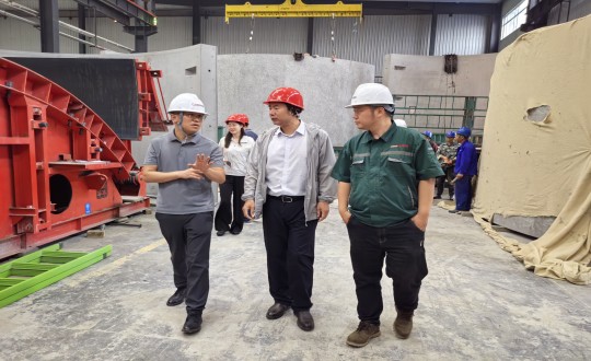 11.市建委初审工作组一行到访装配式总公司实地调查调研_副本.jpg 11.市建委初审工作组一行到访装配式总公司实地调查调研_副本.jpg