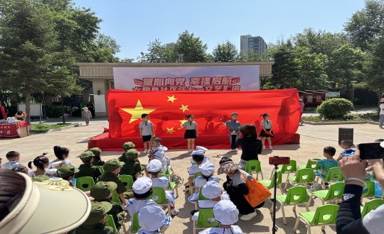 20.物业总公司金地梧桐华府服务中心进行七一建党文艺汇演_副本.jpg 20.物业总公司金地梧桐华府服务中心进行七一建党文艺汇演_副本.jpg