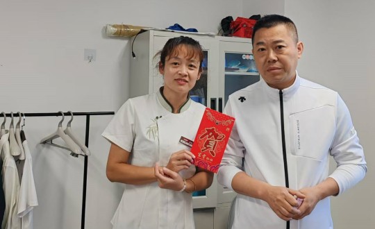2024年9月13日，酒店，整个员工，发放中秋节福利_副本.jpg