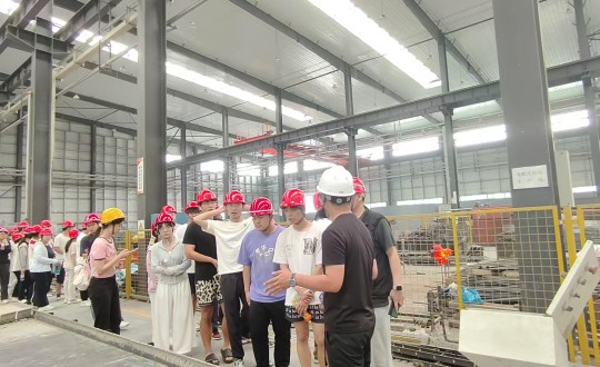3.长春工程学院组织学生前往装配式总公司参观进建_副本.jpg 3.长春工程学院组织学生前往装配式总公司参观进建_副本.jpg