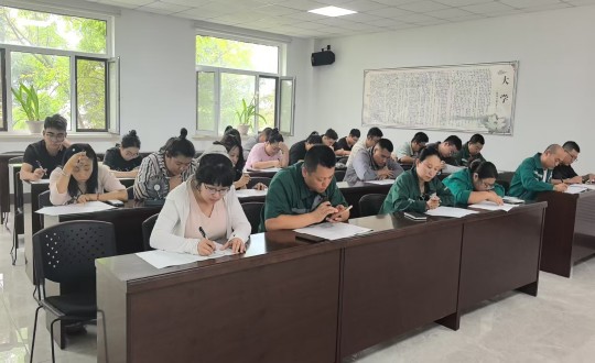 2.装配式总公司安全出产知识考试现场_副本.jpg