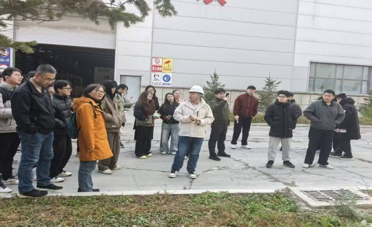 6.吉林农大组织学生到装配式总公司参观进建_副本.jpg 6.吉林农大组织学生到装配式总公司参观进建_副本.jpg